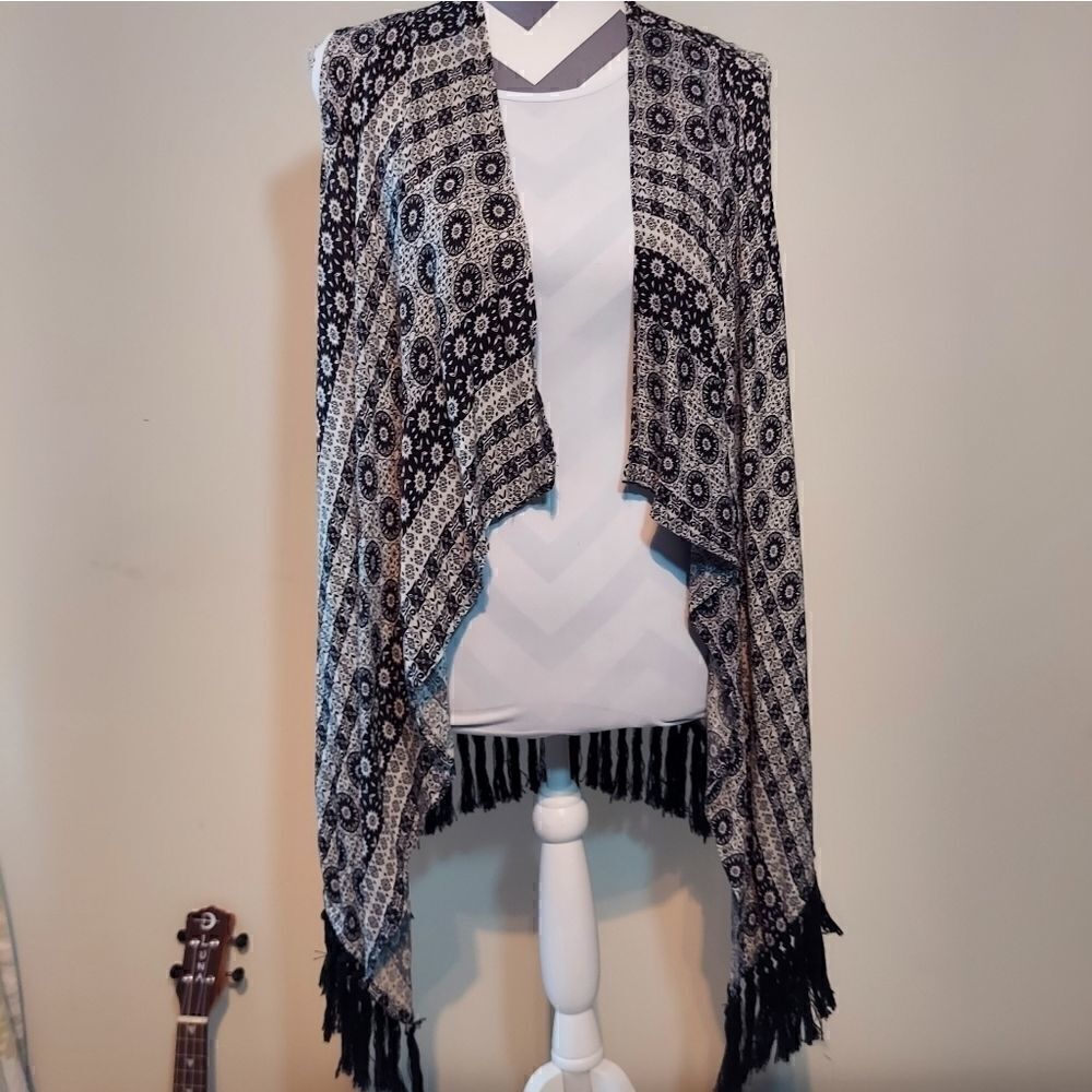 ENTRO sleeveless open fringe tunic